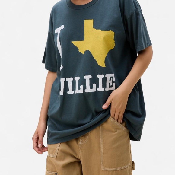 Daydreamer Willie Nelson Tee - Picture 3 of 5